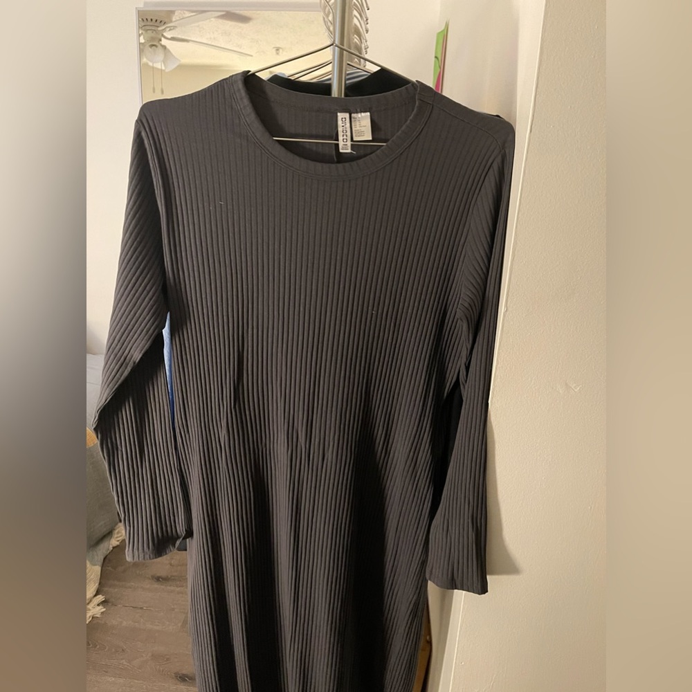 Ribbed midi dress with split in the back